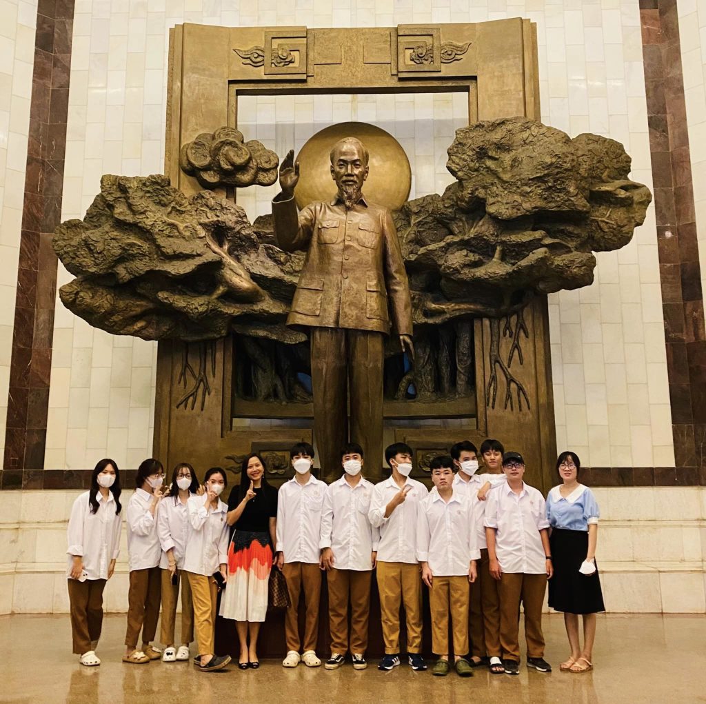 MỘT BUỔI HỌC Ở BẢO TÀNG HỒ CHÍ MINH
