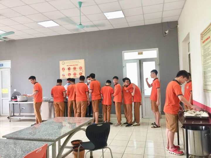 Văn hóa xếp hàng tại LCU