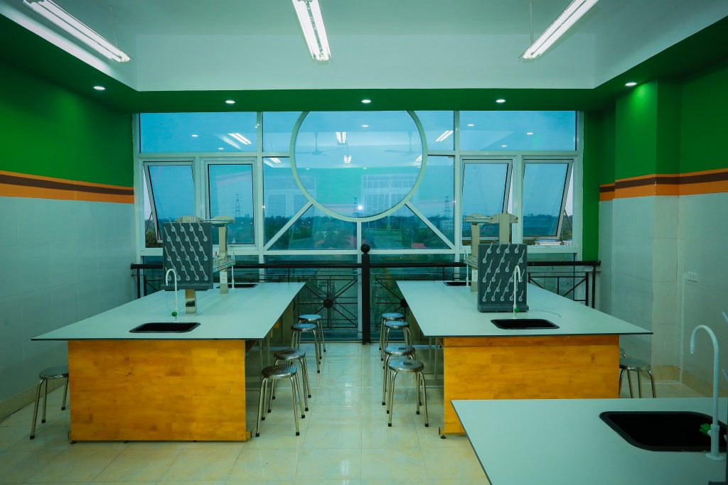 🕒 MỘT GIỜ ĐI LẠC VÀO PHÒNG “LAB” CỦA NHÓM PHÓNG VIÊN LCU