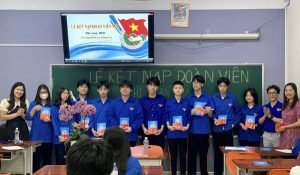LỄ KẾT NẠP ĐOÀN VIÊN- TRƯỜNG PTLC LÝ CÔNG UẨN