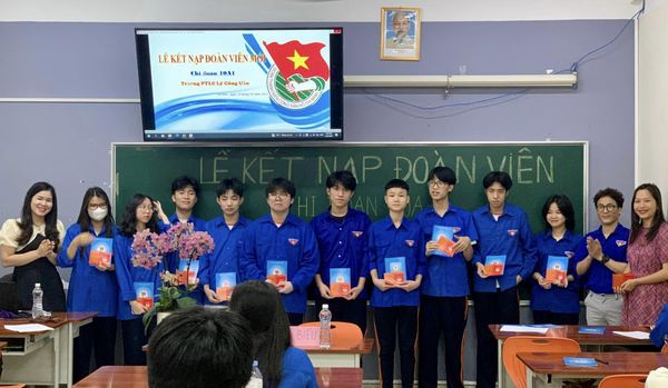LỄ KẾT NẠP ĐOÀN VIÊN- TRƯỜNG PTLC LÝ CÔNG UẨN